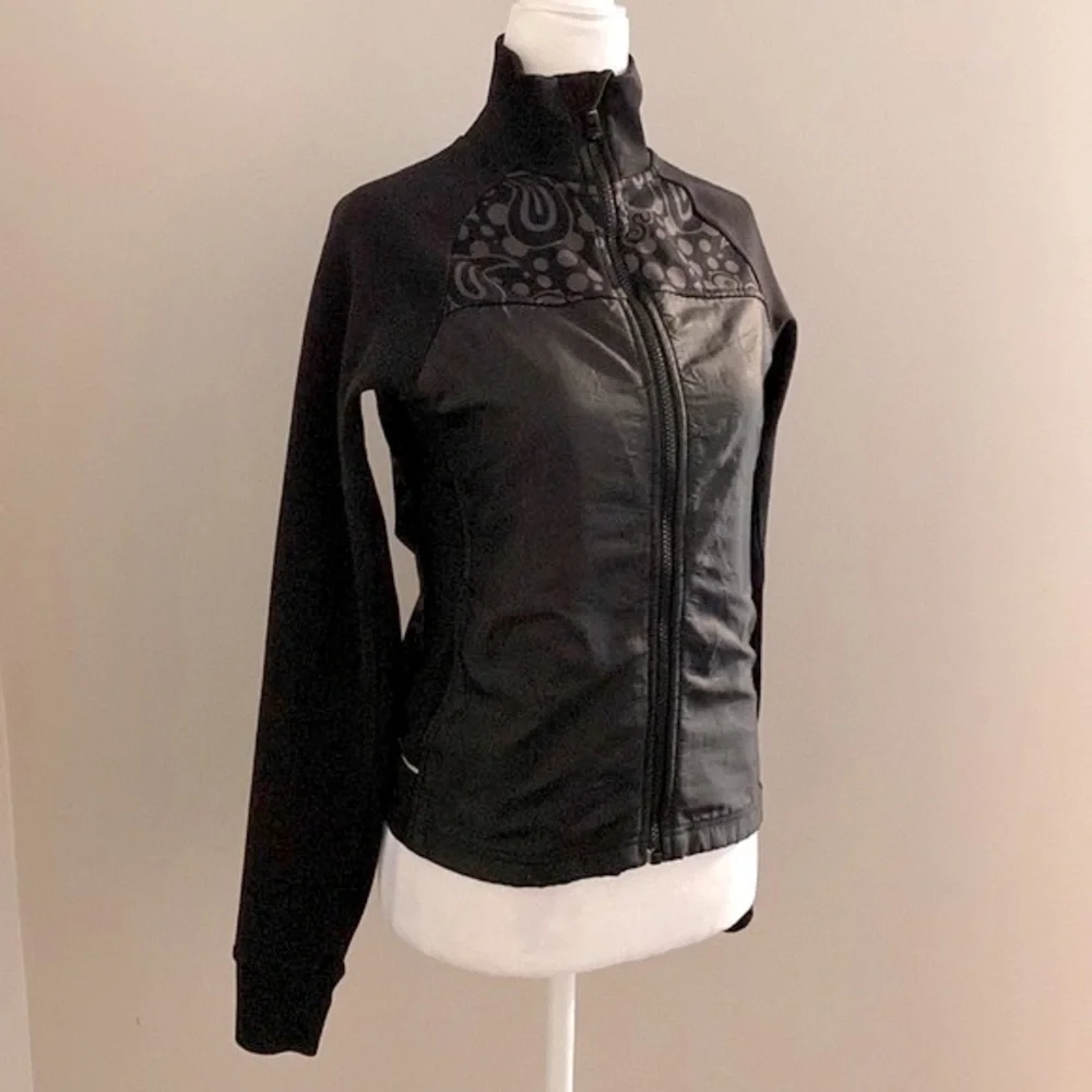 Brooks black running jacket